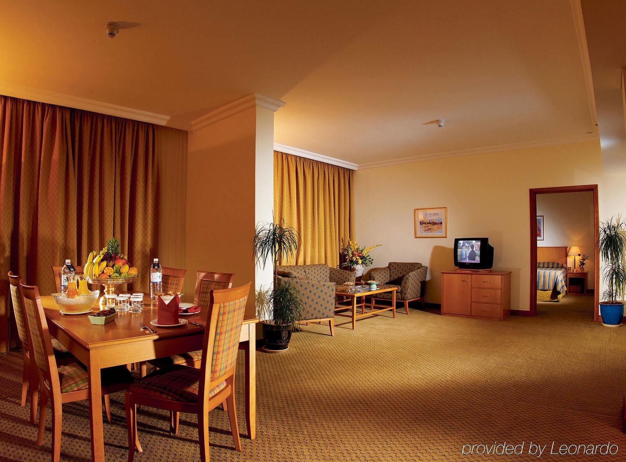 Swiss-Belhotel シャルジャ 部屋 写真